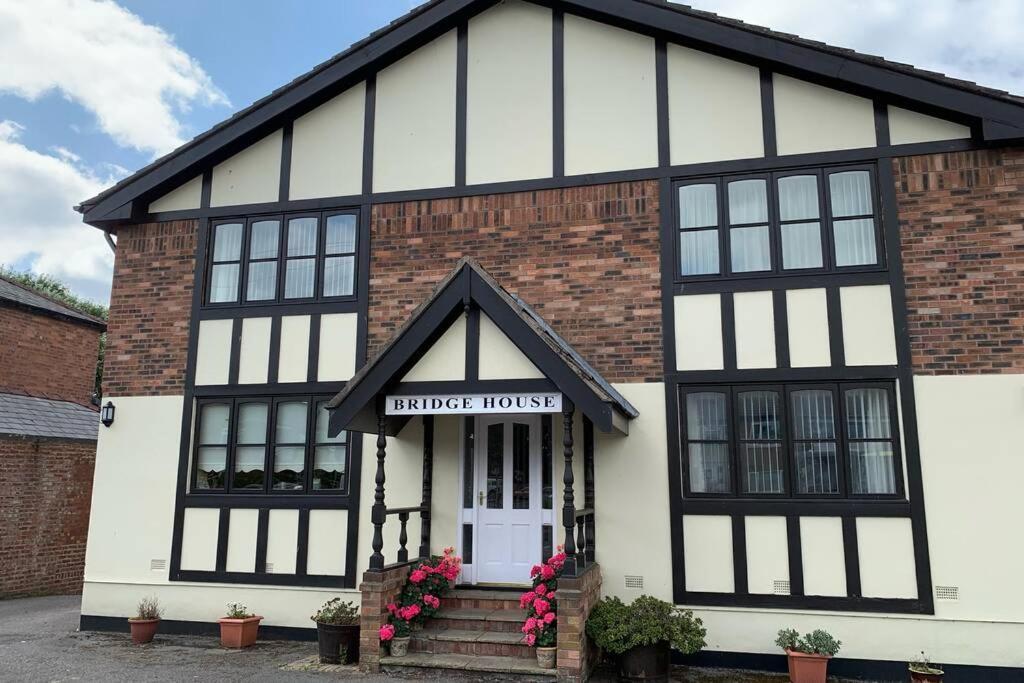 A Charming, Spacious 2 Bedroom Apartment In Lytham Lytham St Annes Buitenkant foto