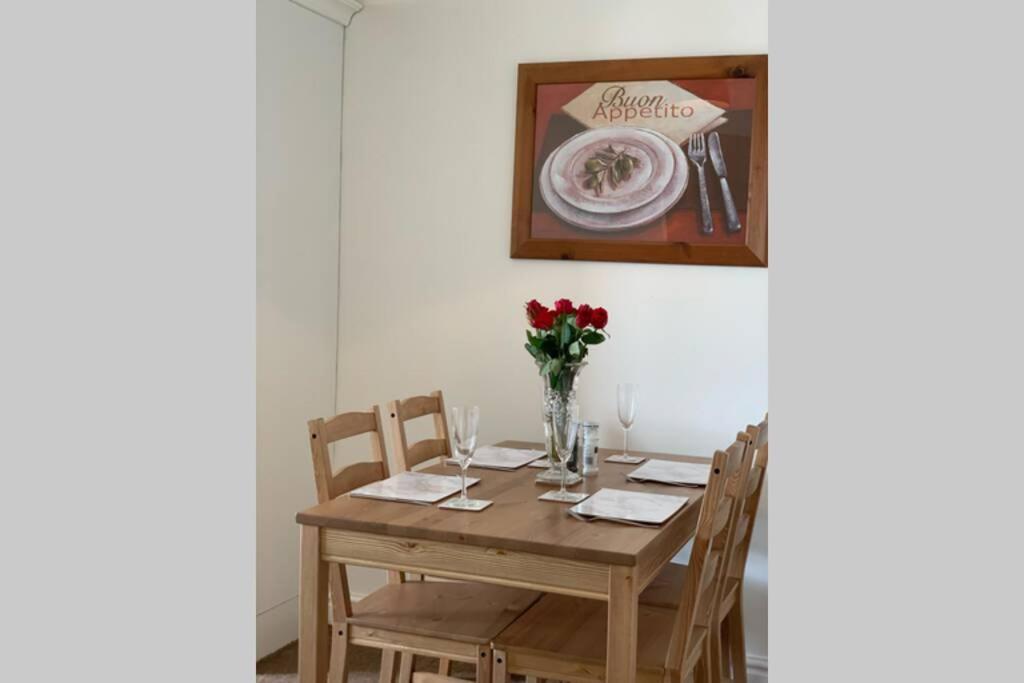 A Charming, Spacious 2 Bedroom Apartment In Lytham Lytham St Annes Buitenkant foto
