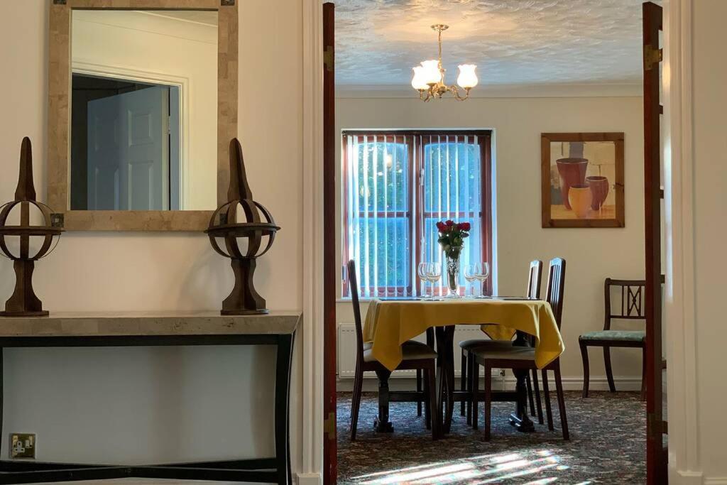 A Charming, Spacious 2 Bedroom Apartment In Lytham Lytham St Annes Buitenkant foto