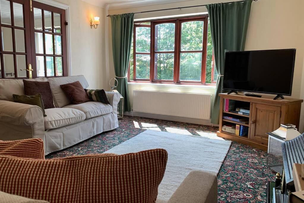 A Charming, Spacious 2 Bedroom Apartment In Lytham Lytham St Annes Buitenkant foto